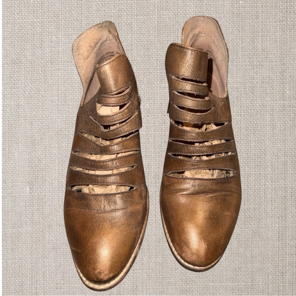 🌸Seychelles Iceburg Cutout Ankle Boots - Picture 4 of 10
